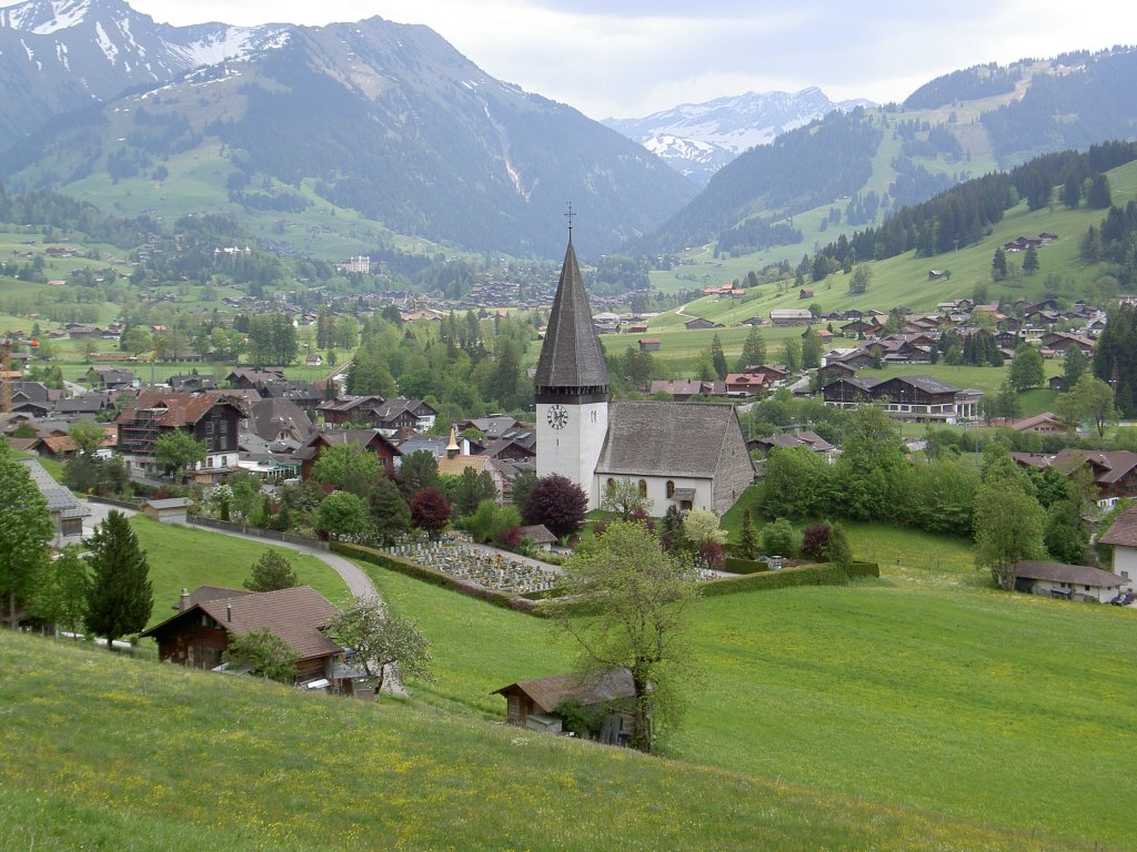 Saanen im Simmental, Aussicht auf die Ref. Kirche St. Mauritius (27.05.2012)