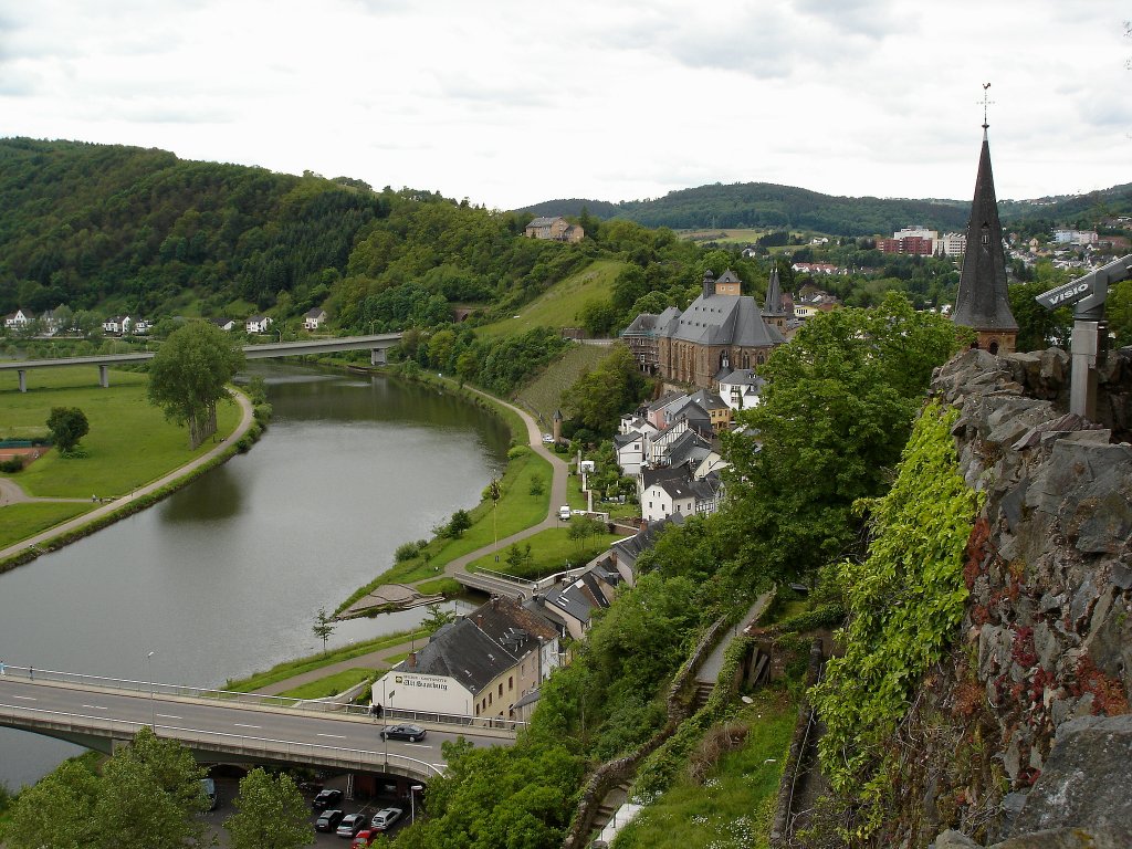 Saarburg, Blick von der Burg auf die Stadt und die Saar, Mai 2005