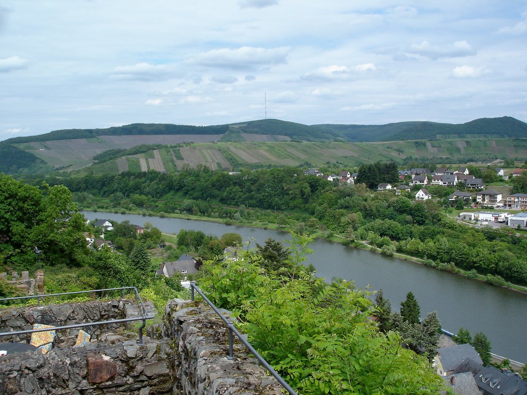 Saarburg, Blick von der Burg saarabwrts, Mai 2005