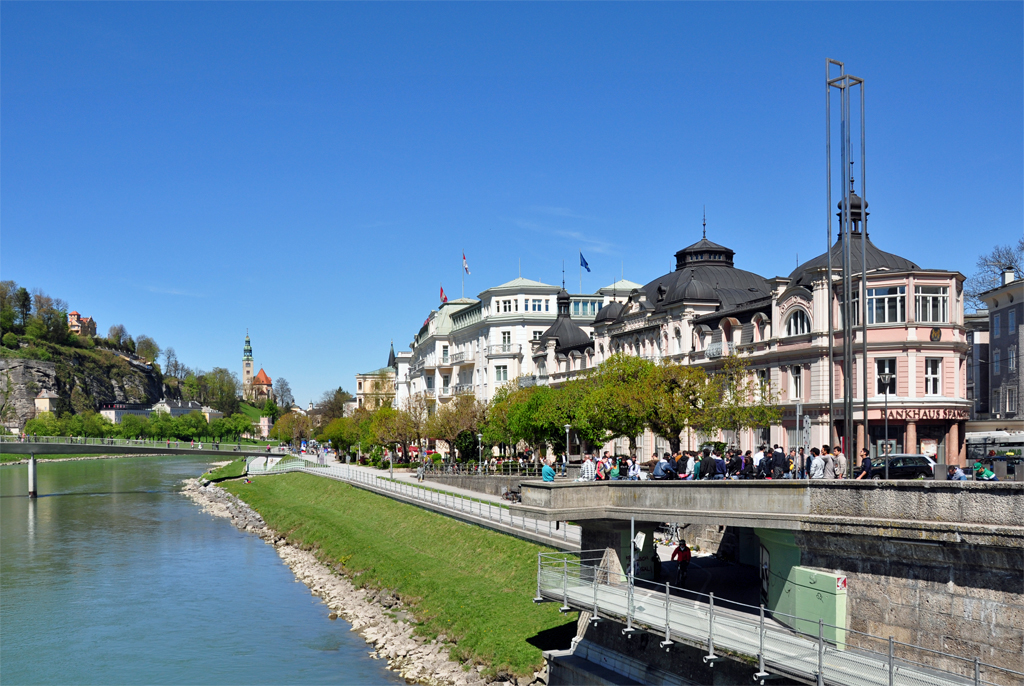 Salzburg - Elisabethkai an der Salzach mit dem weien Hotel Sacher - 25.04.2012