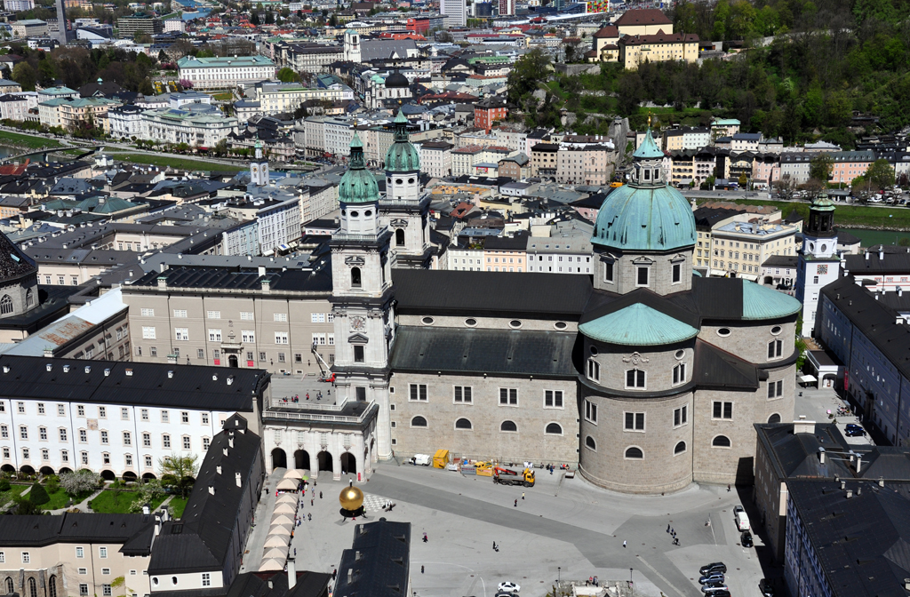 Salzburger Dom von der Festung Hohensalzburg aufgenommen - 25.04.2012