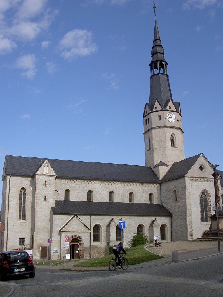 Sangerhausen, romanische St. Ulrich Kirche, erbaut im 12. Jahrhundert, gotischer 
Vierungsturm von 1389 (29.09.2012)