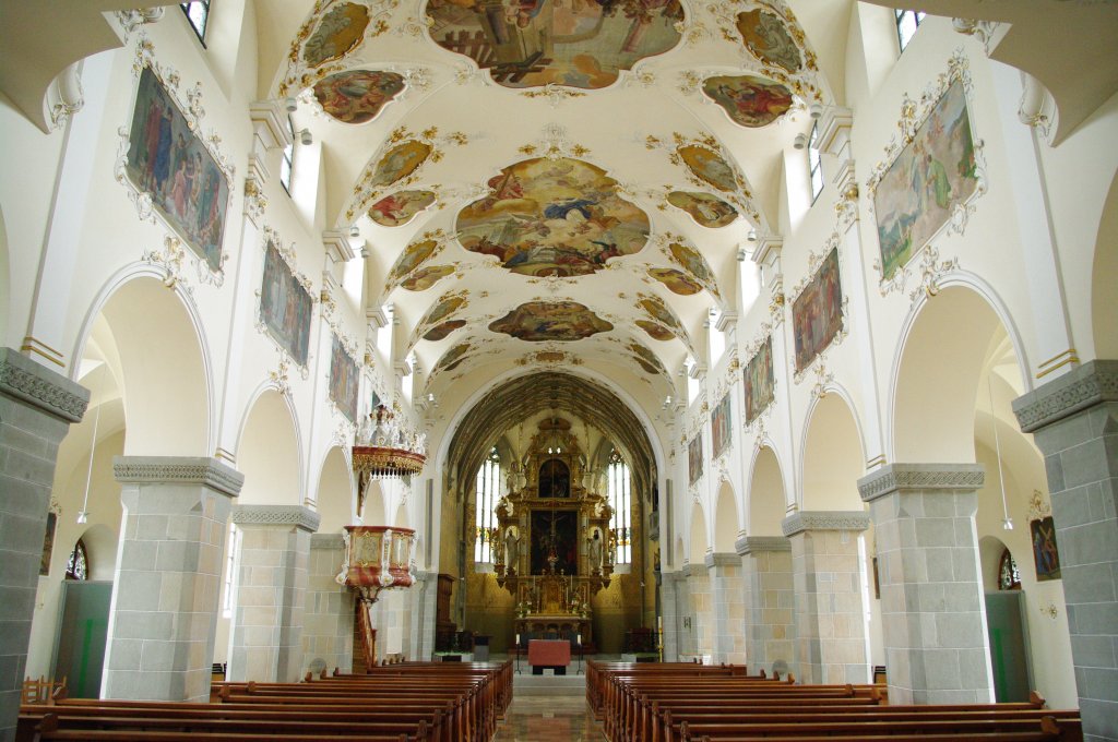 Schnis, Stiftskirche St. Bastian, Langschiff mit Hochaltar, Kanton 
St. Gallen (13.10.2010)