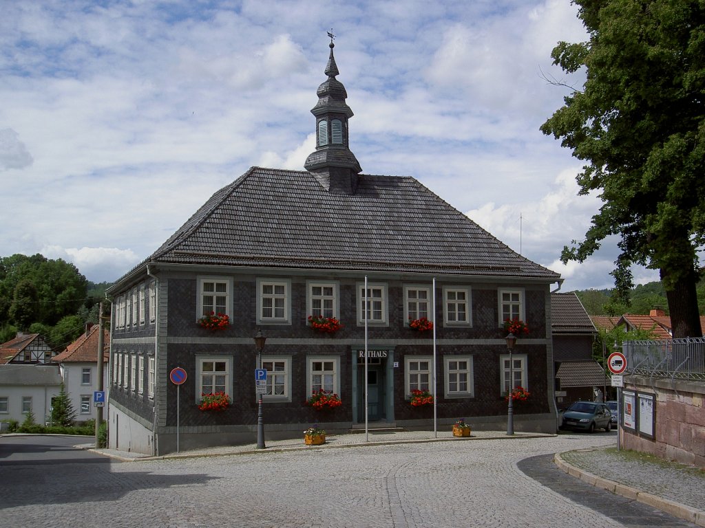 Schalkau, Rathaus, verschieferter Fachwerkbau mit Dachreiter aus dem 17. Jahrhundert, Kreis Sonneberg (10.06.2012)