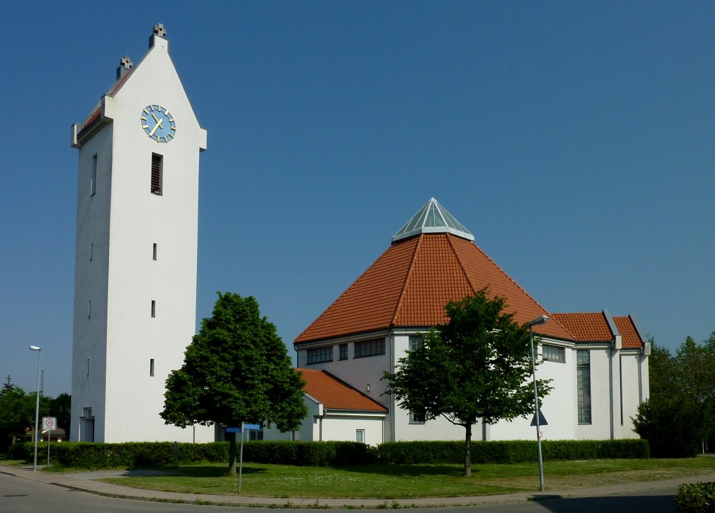 Schallstadt im Markgrflerland, die katholische Kirche St.Blasius, Aug.2011