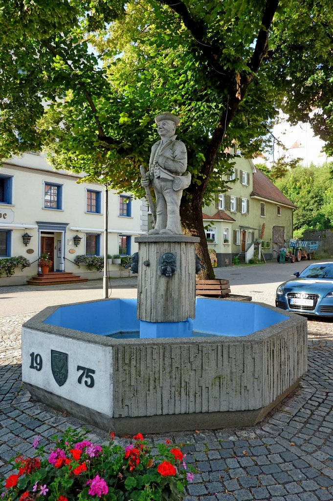 Scheer, der Konde-Brunnen steht seit 1975 auf dem Hindenburgplatz, Aug.2012