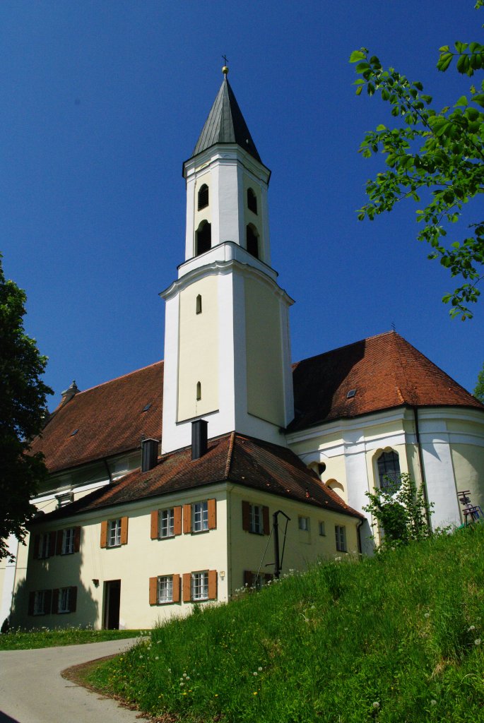 Scheppach, Wallfahrtskirche Allerheiligen, erbaut von 1770 bis 1779 von 
Architekt Josef Dossenberger, Fresken von Johann Baptist Enderle 
(04.05.2011)