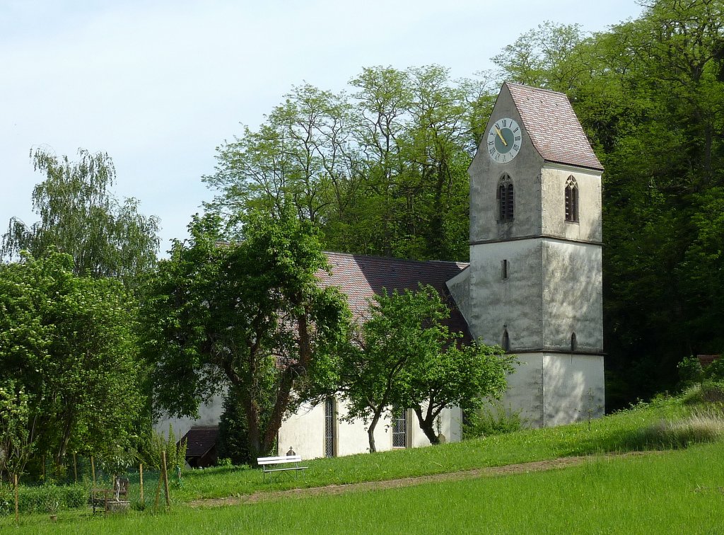 Schlatt im Markgrflerland, die St.Sebastian-Kirche, der Turm stammt noch aus dem 13.Jahrhundert, Mai 2012