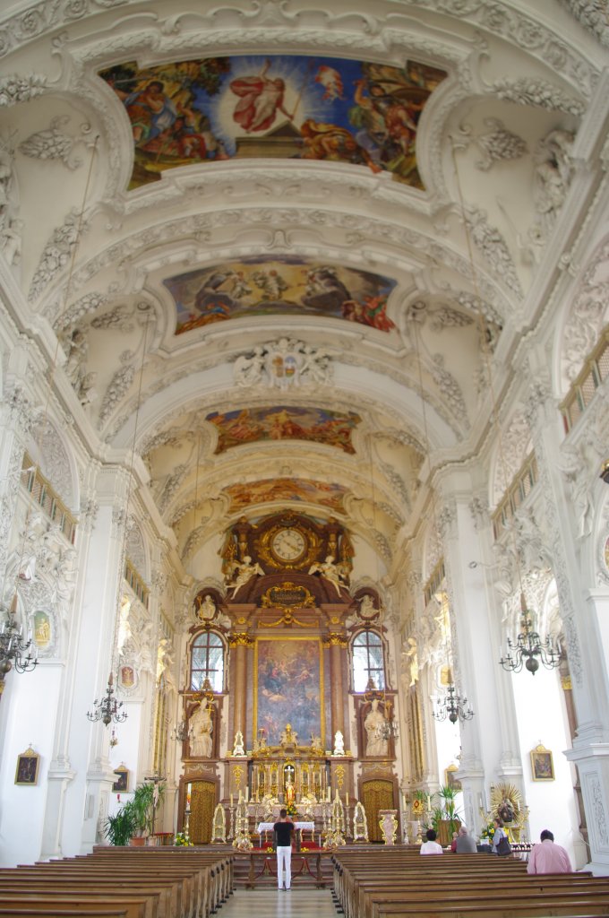 Schlehdorf, St. Tertulin Klosterkirche, erbaut von 1773 bis 1780 durch Balthasar 
Trischberger (29.04.2012)