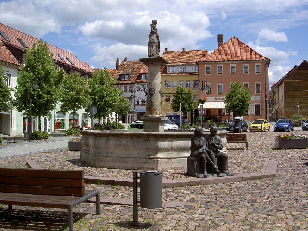 Schleusingen, Marktplatz mit Brunnen (10.06.2012)