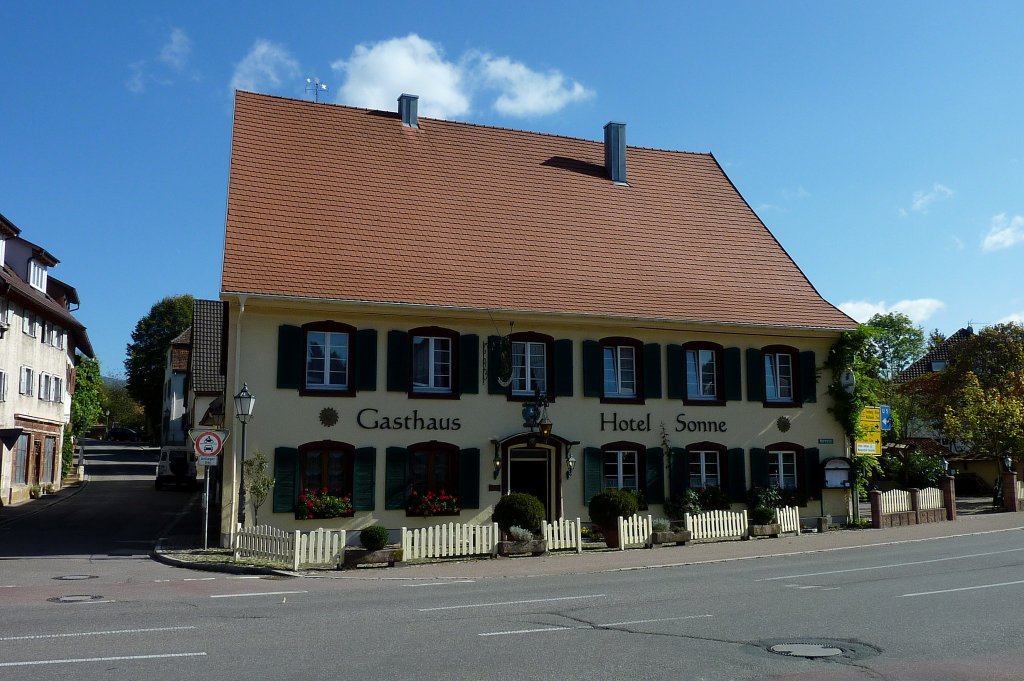 Schliengen im Markgrflerland, das historische Gasthaus  Sonne , der Bau stammt von 1772, Okt.2011
