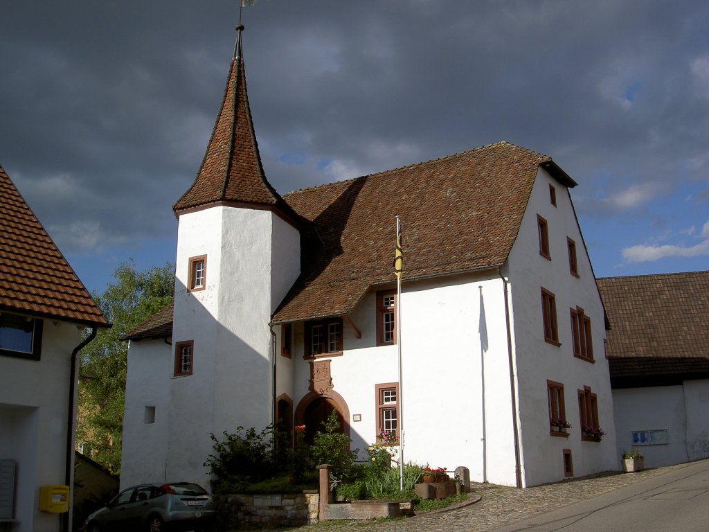 Schlsschen von Oeschgen, erbaut von 1597 bis 1598 als Sitz der Herren von Schnau, 
heute Gemeindehaus, Bezirk Laufenburg (21.07.2012)