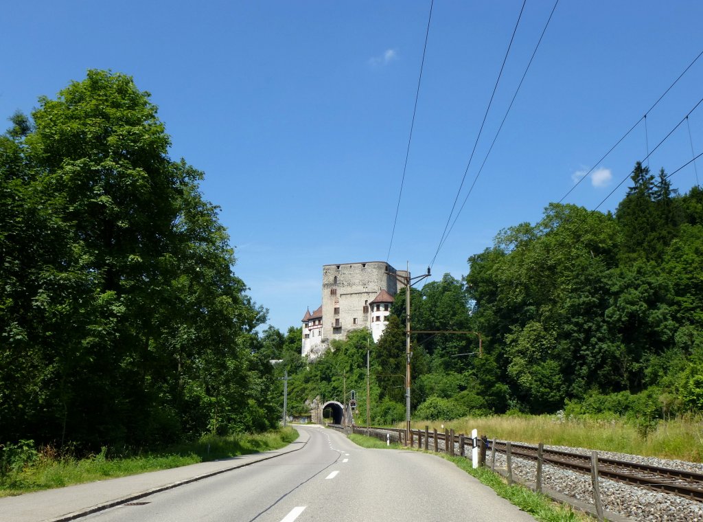 Schlo Angenstein bei Basel, entstanden  Mitte des 13.Jahrhunderts, Juli 2013