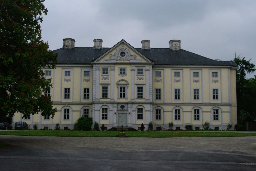 Schloss Brggen, erbaut von 1686 bis 1716 fr einen braunschweig-lneburgischen 
Hofmarschall, Landkreis Hildesheim (11.05.2010)