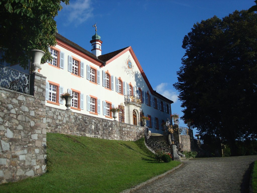 Schlo Brgeln im sdlichen Schwarzwald, 
in 700m Hhe auf den Fundamenten einer alten Burg 1762 im frhklassizistischem Stil vom bekannten Baumeister Bagnato erbaut, ein Besuch lohnt wegen der groartigen Aussicht und der Schlofhrung,
Sept.2010