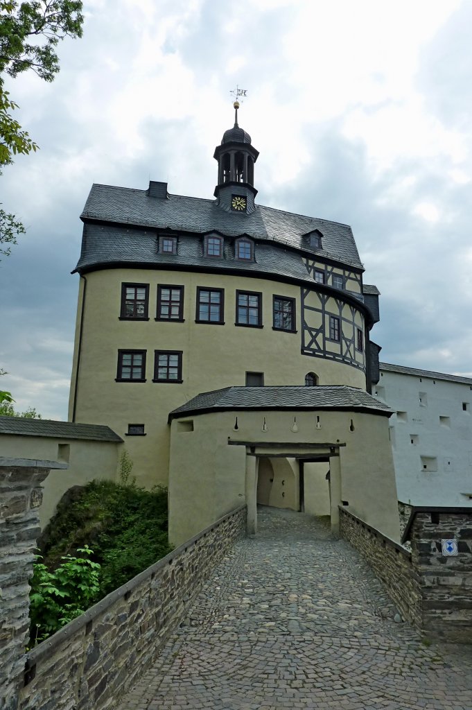 Schlo Burgk, das Torhaus, Haupteingang zu dem im 17. und 18.Jahrhundert umgebauten Schlo, Mai 2012 