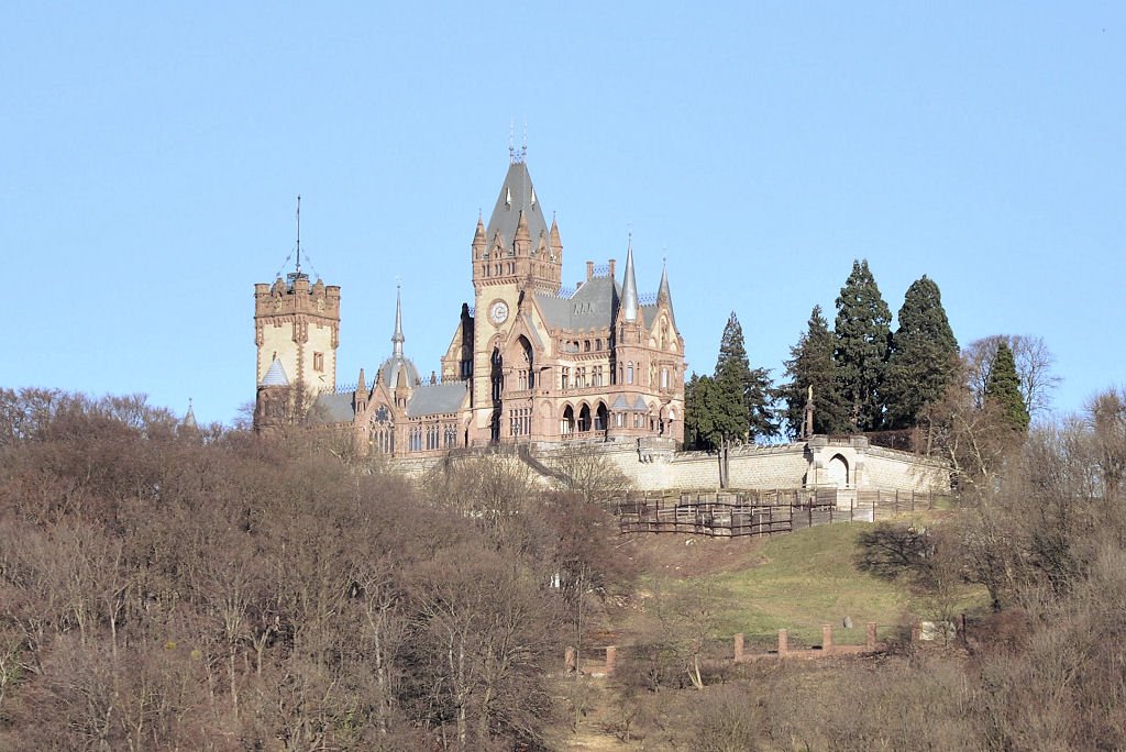 Schlo Drachenburg, in Nachbarschaft zum Drachenfels (Siebengebirge) - 04.12.2009