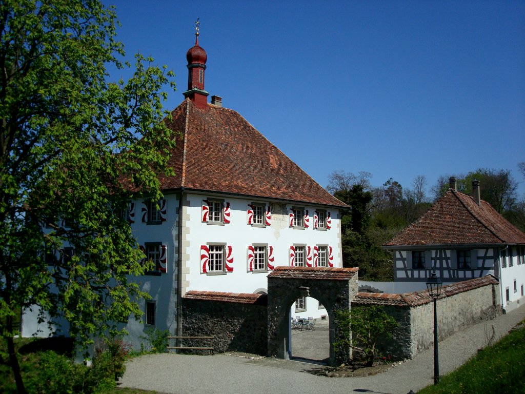 Schlo Freudenfels bei Eschenz/Schweiz,
in herrlicher Lage oberhalb von Rhein und Bodensee,
1359 erstmals erwhnt, heute Schulungs-und Ausbildungszentrum,
April 2010