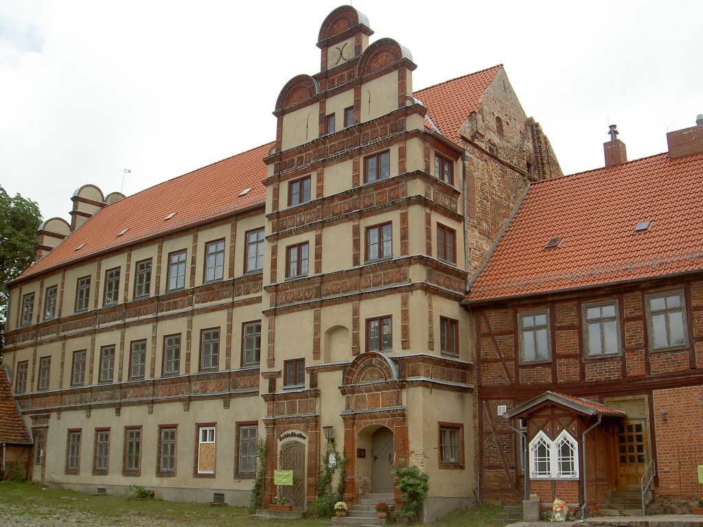 Schloss Gadebusch, erbaut von 1570 bis 1573 durch Christoph Haubitz, Hoffassade 
(12.07.2012)
