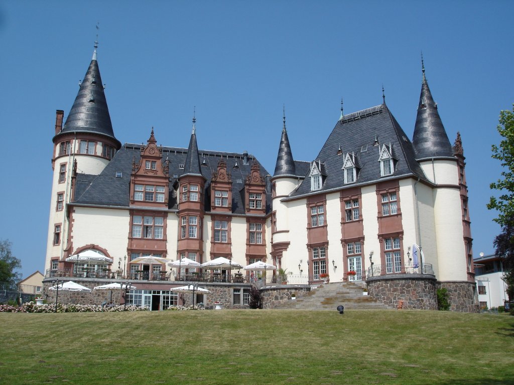 Schlo Klink an der Mritz, 1898 im Neorenaissancestil erbaut,
wird heute als Hotel und Restaurant genutzt,
2006