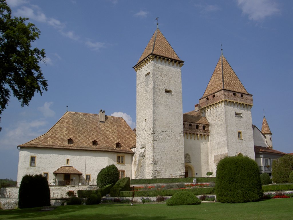 Schloss von La Sarraz, erbaut ab 1100, von 1542 bis 1901 im Besitz der Familie 
de Gringins, seit 1982 Musee du Cheval (09.09.2012)