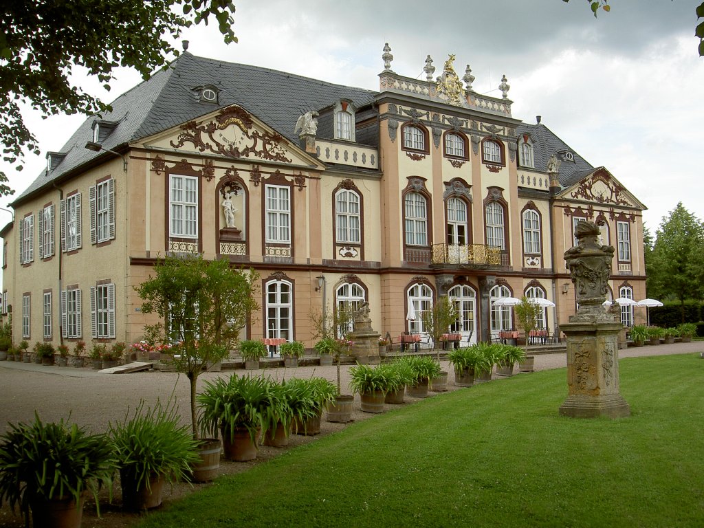 Schloss Molsdorf bei Erfurt, erbaut von 1736 bis 1744, Gartenfront von Gottfried 
Heinrich Krohne (12.06.2012)