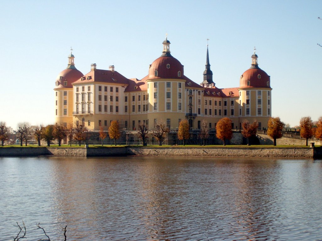 Schlo Moritzburg , Rckseite , Aufnahme vom Schlopark aus , am 20.10.2012