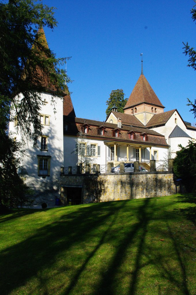 Schloss Mnchenwiler, ehem. Cluniazenserpriorat, erbaut von 1537 bis 1553, Ostteile 
der Kirche aus dem 12. Jahrhundert, Bezirk Murten (21.03.2011)