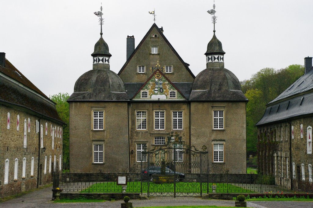 Schloss Neuenhof, erbaut ab 1643, Stammsitz von Alhard Freiherr von dem 
Bussche-Kessell, Ldenscheid (07.05.2010)