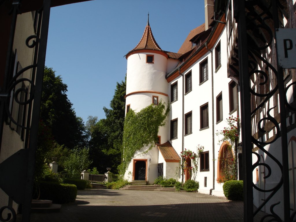 Schlo Neufra im gleichnamigen Ort in Oberschwaben,
bekannt durch die  Hngenden Grten , erbaut 1569-73,
2006