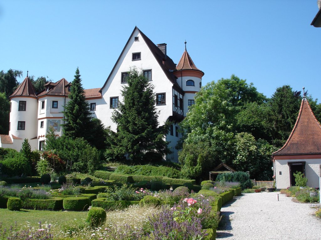 Schlo Neufra in Oberschwaben,
mit dem historischen Hngegarten von 1570,
2006