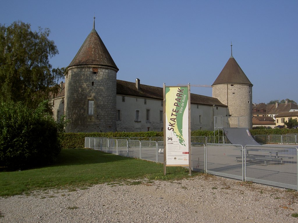 Schloss von Rolle, erbaut ab 1264 von den Grafen von Savoyen, heute Gemeindeverwaltung (07.09.2012)