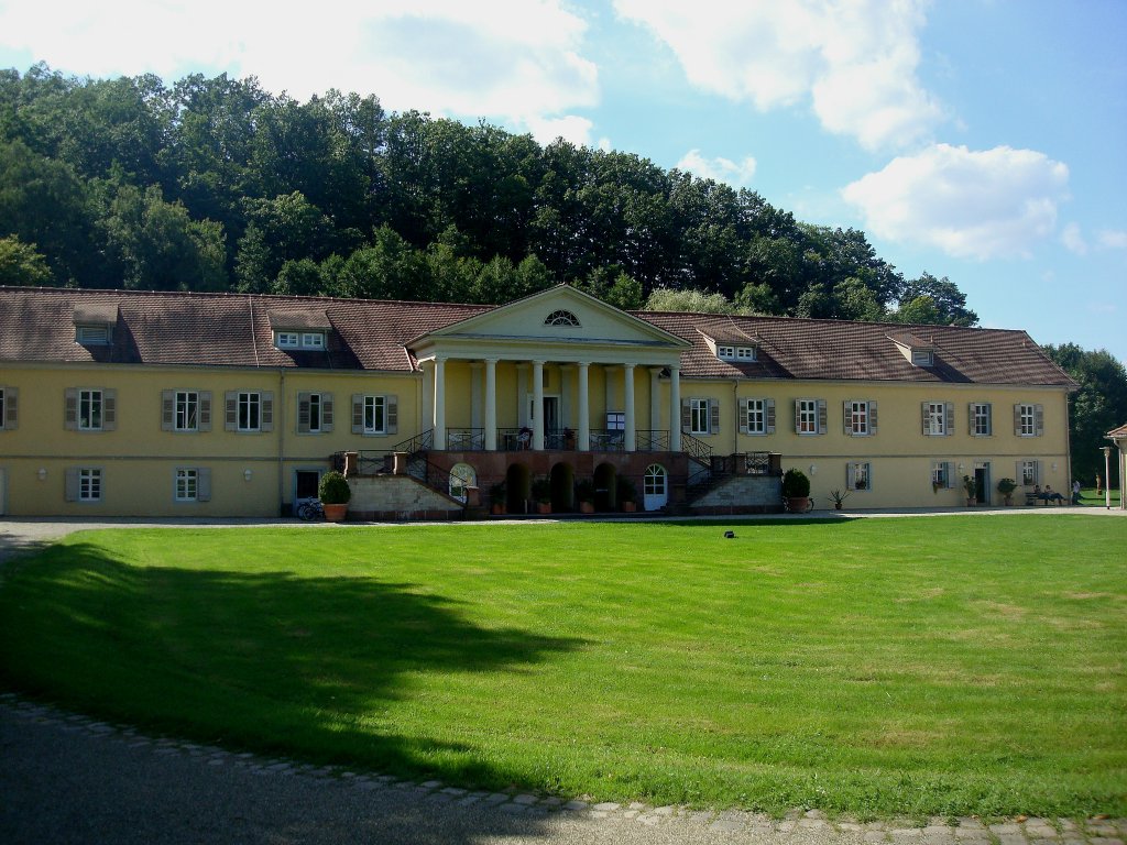 Schlo Rotenfels bei Gaggenau im Schwarzwald,
1807 vom Architekt Weinbrenner als Steingutfabrik erbaut, 1817-20 als Landsitz umgebaut, heute Landesakademie fr Kunst und Theater,
Aug.2010