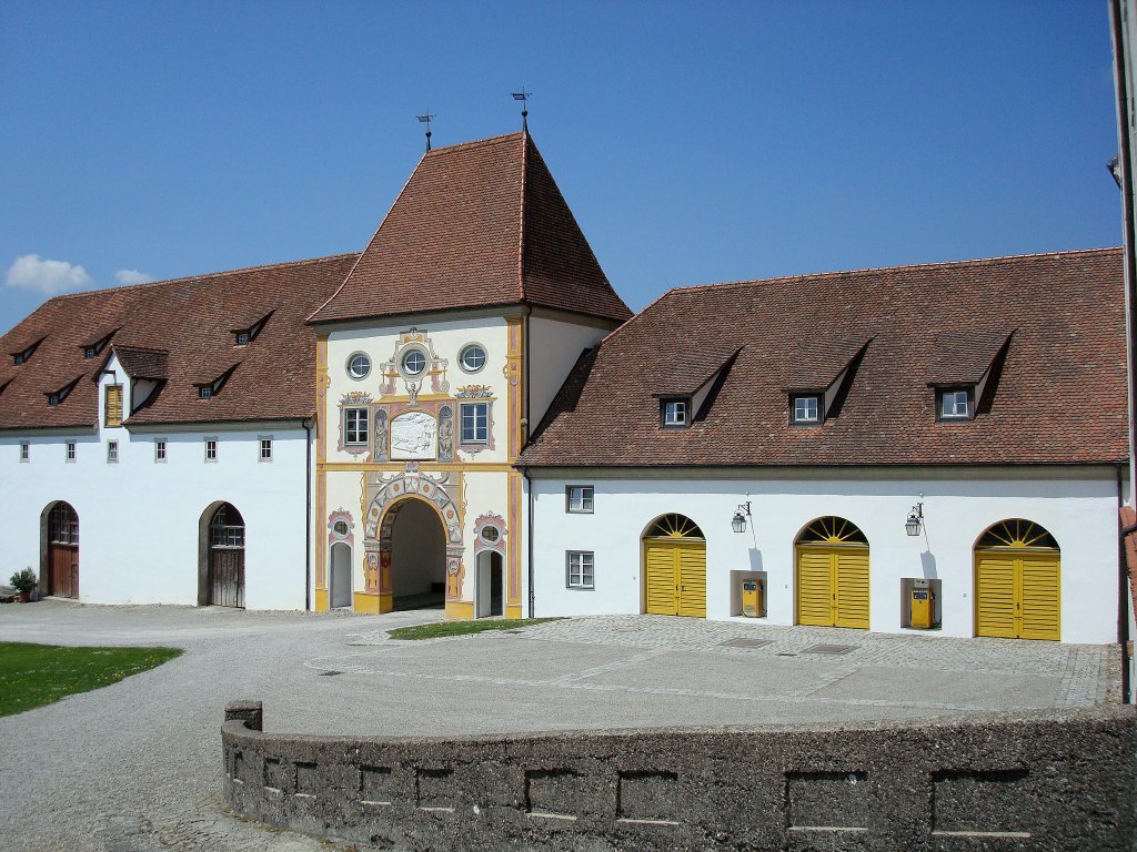 Schlo Zeil im Allgu, das Torhaus zum Wirtschaftshof des Renaicannseschloes, 2008