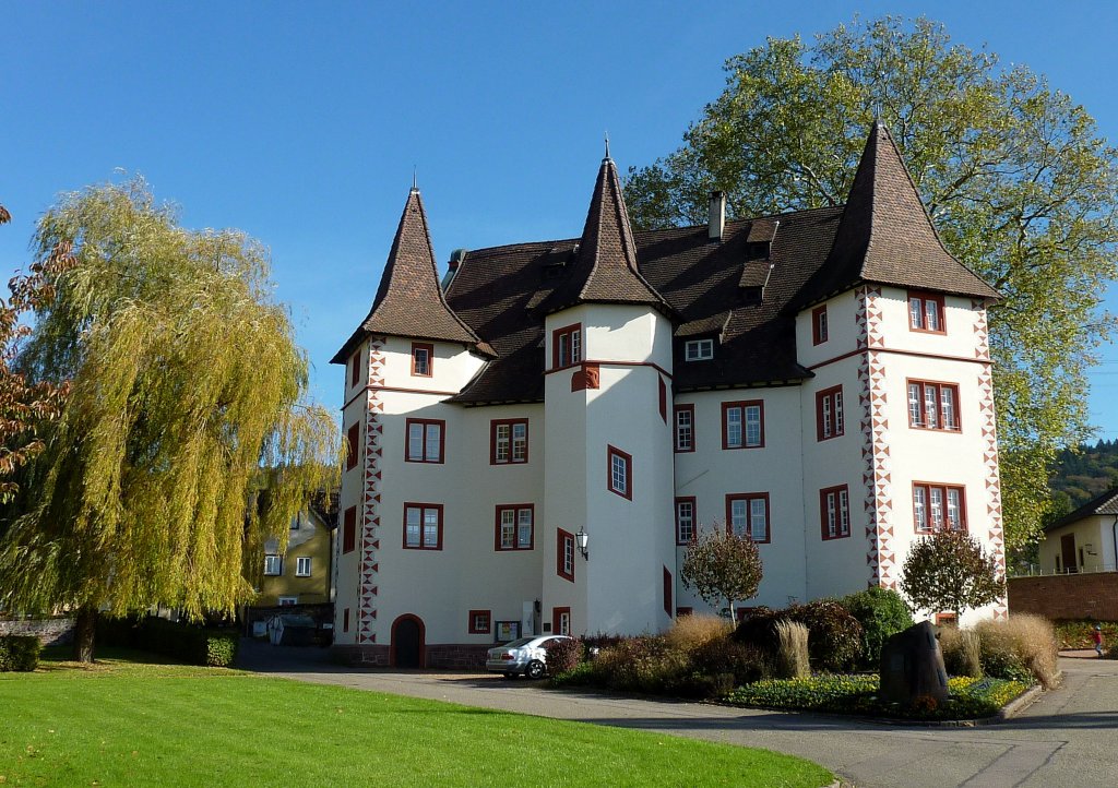 Schmieheim in der Ortenau, das 1606-09 erbaute Renaissanceschlo steht unter Denkmalschutz, Okt.2012