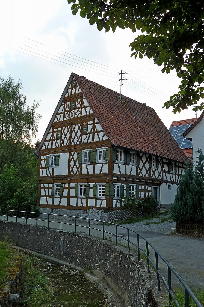 schn restauriertes Fachwerkhaus in Zimmern bei Hechingen an der Schwbischen Alb, Juli 2011