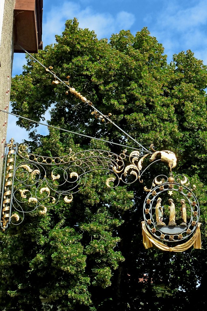 Schnes Wirtshausschild in Haigerloch im Zollernalbkreis, Juli 2011