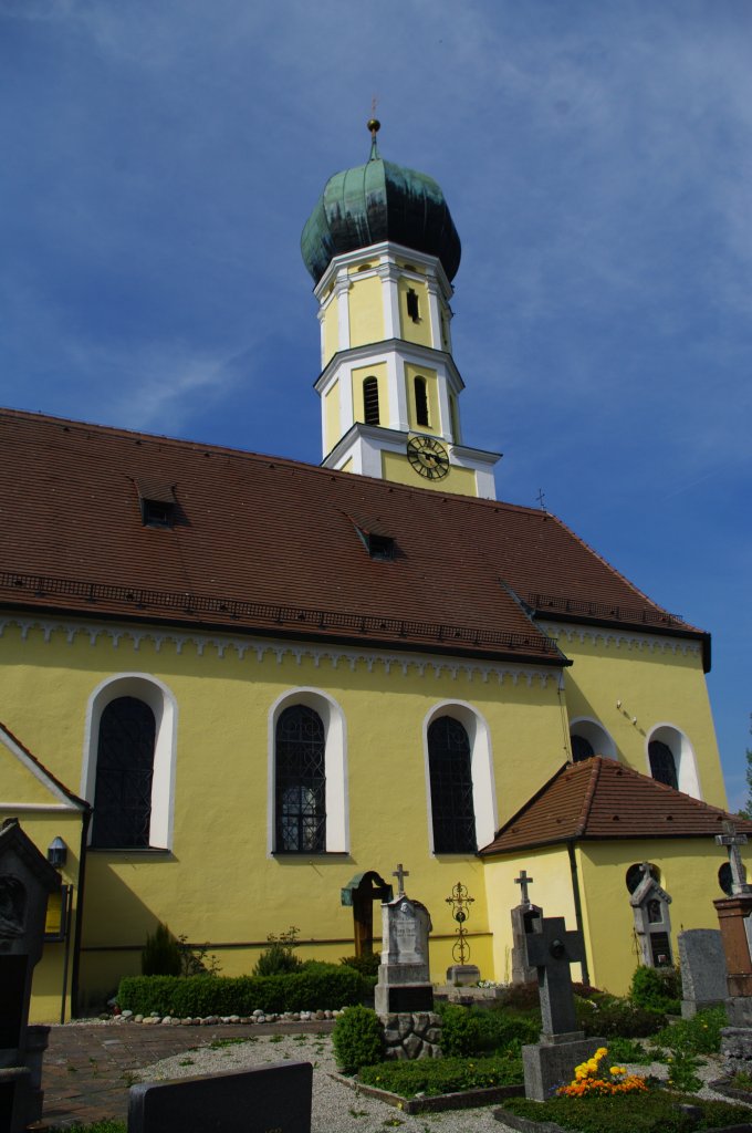 Schondorf, St. Anna Kirche, erbaut 1499, Saalbau mit Chorflankenturm, Chor erbaut 1680, Turm erbaut 1716 (23.04.2011)