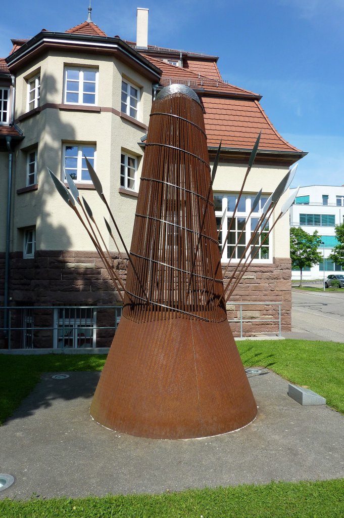 Schramberg, Kunstwerk von Nico Chardel vor dem Auto-und Uhrenmuseum, Mai 2012