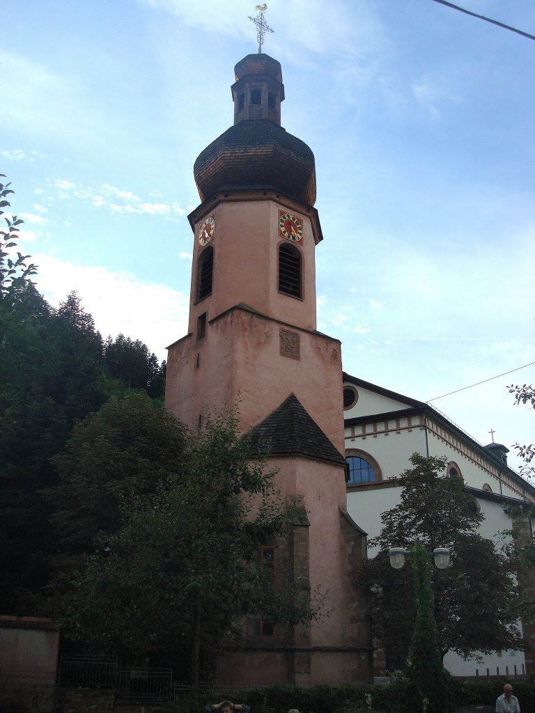 Schramberg im Schwarzwald, der Glockenturm der Sankt Maria Kirche von 1716 steht solo, das Kirchenschiff wurde 1972 abgerissen, Okt.2010