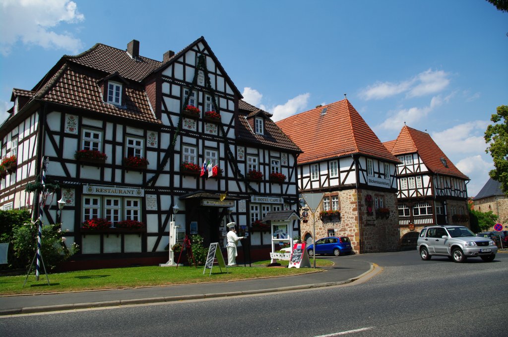 Schwalmstadt, Fachwerkhuser und Stickereimuseum am Paradeplatz (05.07.2009)