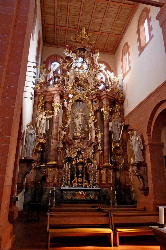 Schwarzach, der barocke Hochaltar von 1752 steht in dem nrdlichen Schiff der Vierung der Klosterkirche, Sept.2011