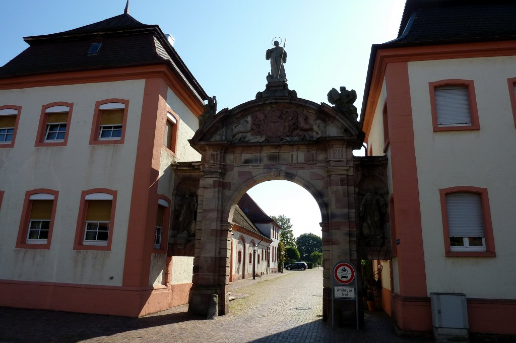 Schwarzach, das barocke Klostertor, Sept.2011