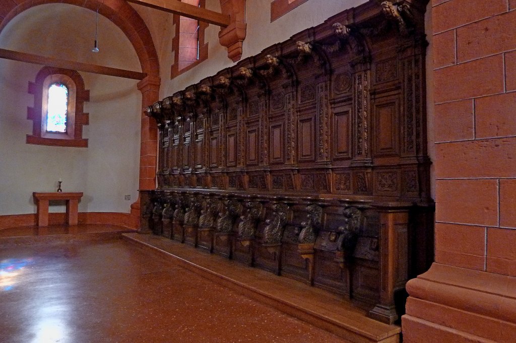 Schwarzach, das Chorgestühl in der Klosterbasilika stammt aus der Renaissance um 1700, Sept.2011