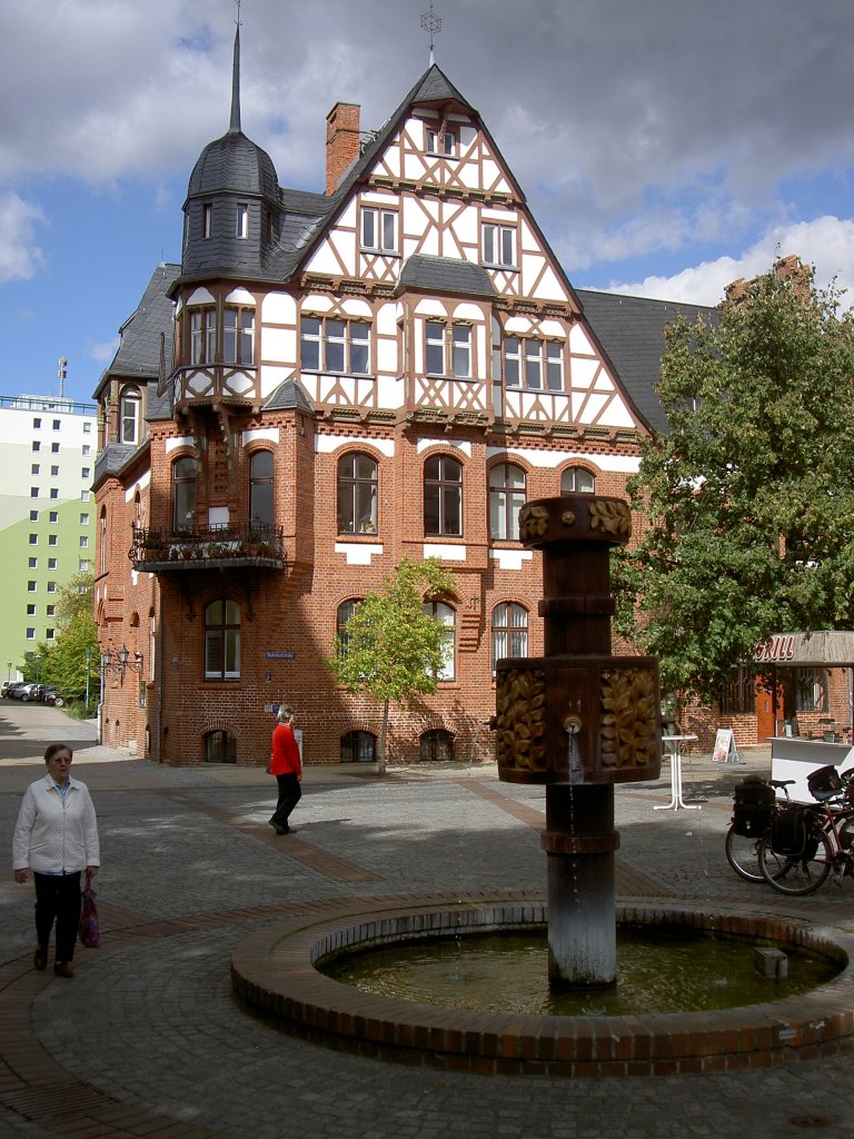 Schwedt/Oder, Brunnen am Kirchplatz (19.09.2012)