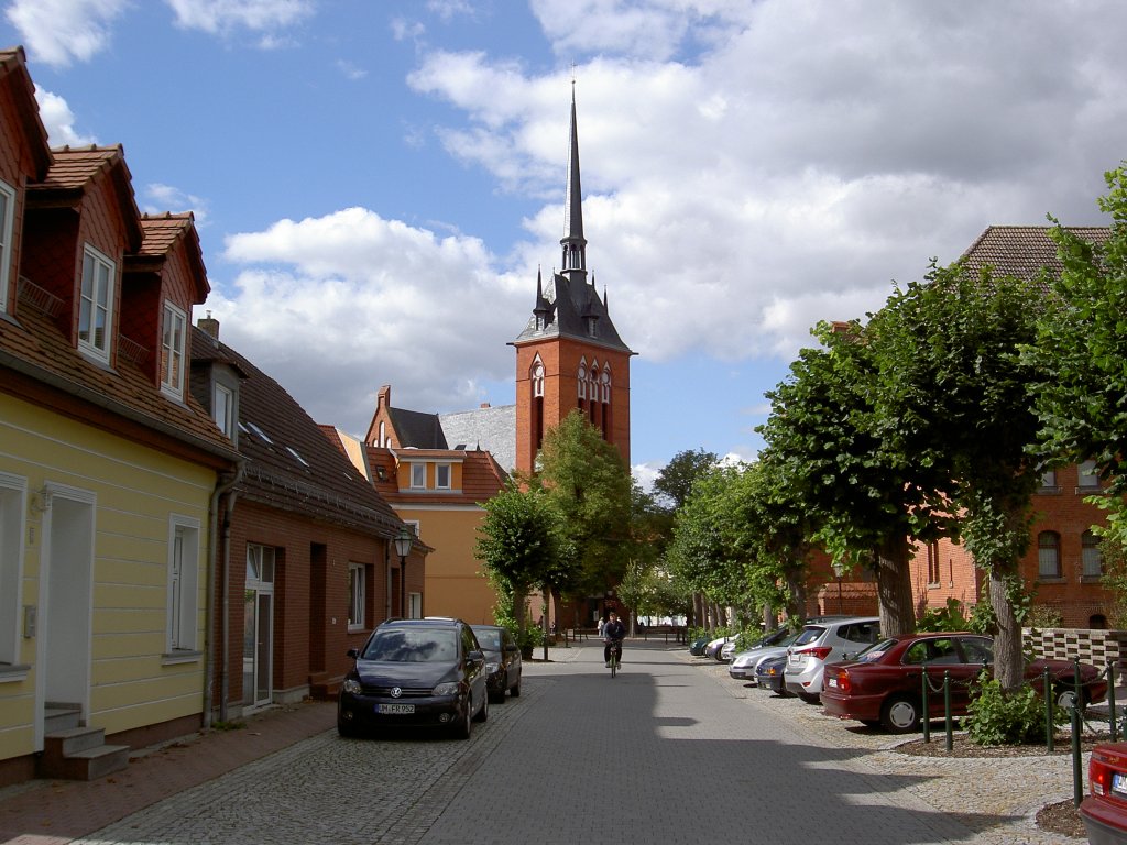 Schwedt/Oder, Oderstrae mit Maria Himmelfahrt Kirche (19.09.2012)