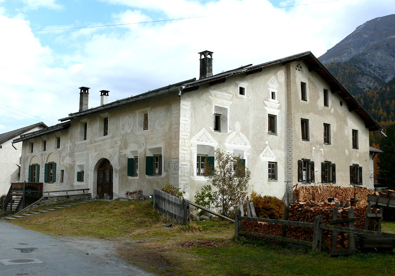 Schweiz - Engadiner-Haus in Cinuos-chel-Brail am 15.10.2008