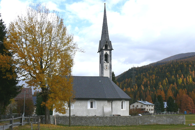 Schweiz - Kirche in Cinuos-chel-Brail am 15.10.2008