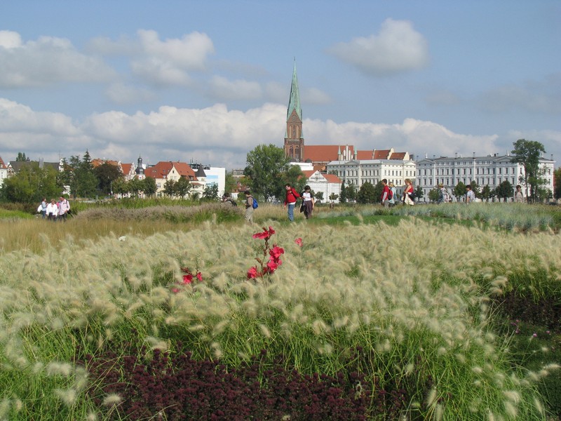 Schwerin; Garten des 21. Jahrhunderts mit Altstadt-Kulisse, Dom und Staatskanzlei, BUGA 2009 Schwerin 16.09.2009