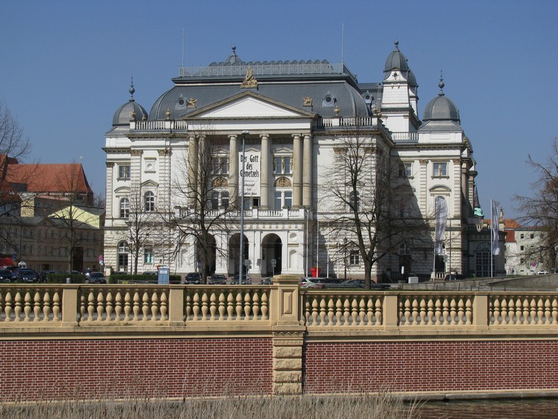 Schwerin; Mecklenburgisches Staatstheather 18.04.2010